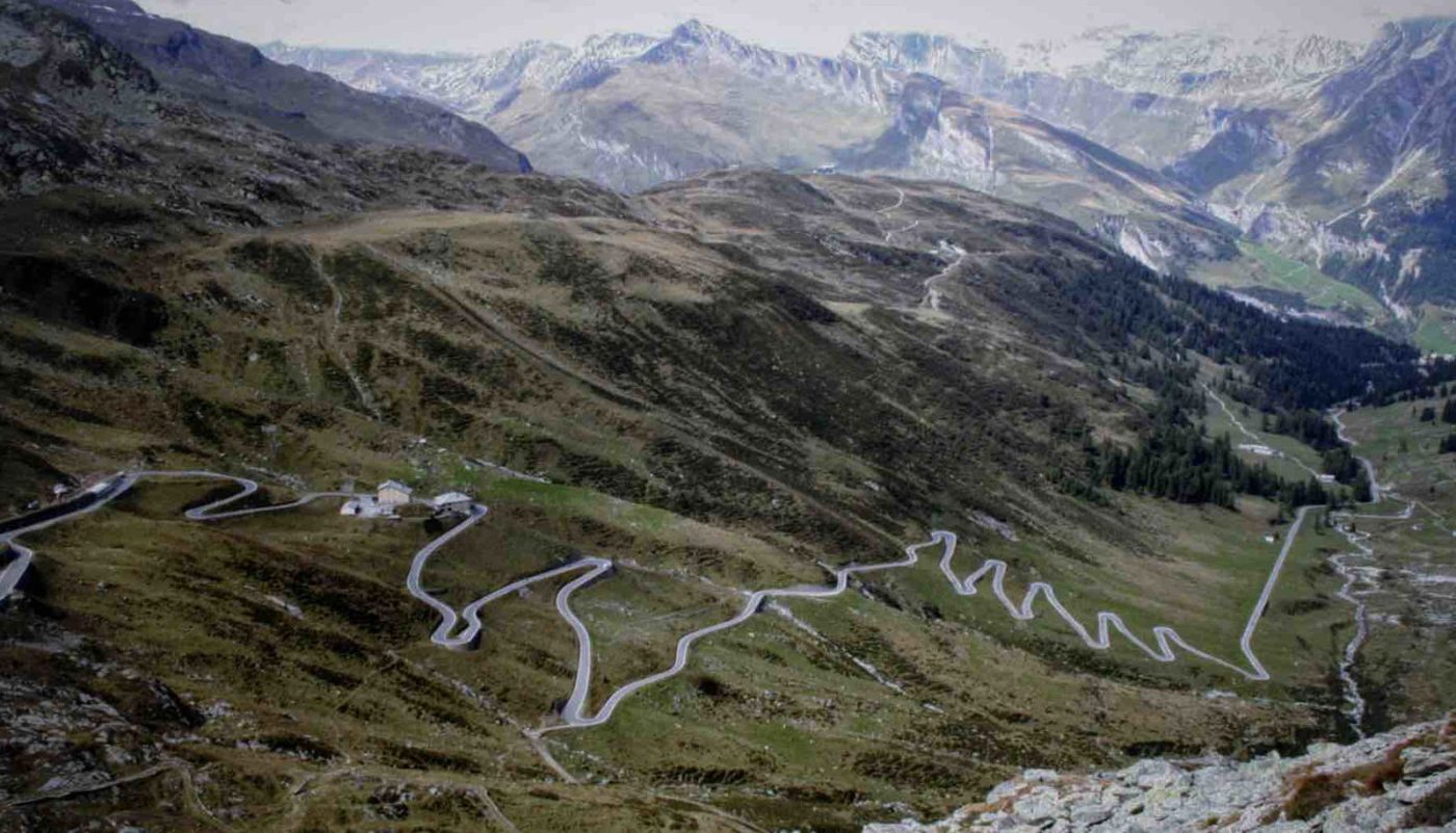 Таяние льда в Альпах обнажило загадочную повозку, и власти просят помощи в ее опознании - фото 1