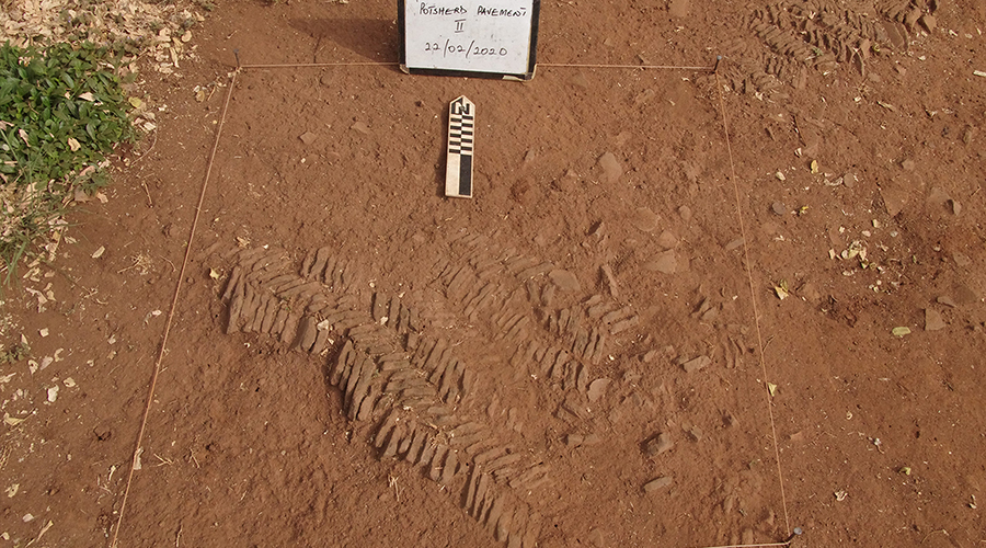 Дорожное покрытие из черепков и региональные взаимодействия в средневековой северной Йорубаланд, Нигерия