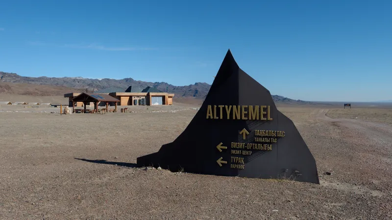 Ранее неизвестные ученым петроглифы найдены в Национальном парке "Алтын-Эмель" - фото 1