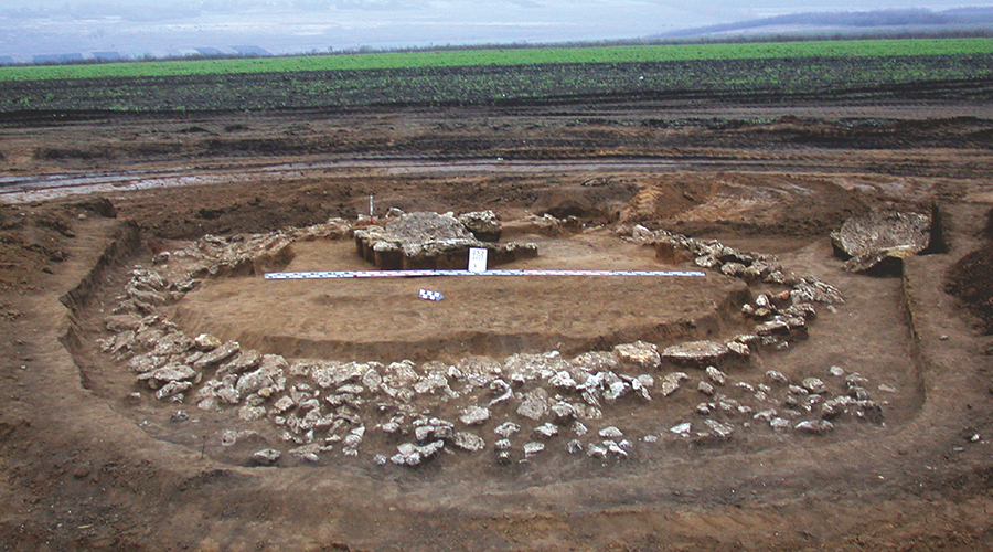 [EN] The continuity of sacred spaces in the North Pontic Steppe: a case study of the Revova Kurgan 3 (Ukraine)